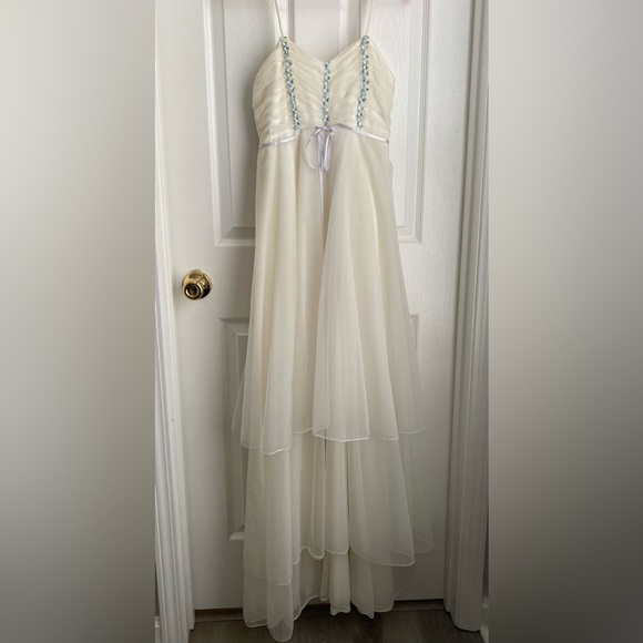 Beautiful Vintage Floor Length Gown - size 2/4 - Picture 2 of 3